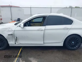 2012 BMW 5 Series 535i xDrive z VIN WBAFU7C57CDU64640, wystawiony jako IAAI lot #42109534 z przebiegiem 132 310 mil mil oraz . Historia ofert i sprzedaży dostępna na DreamBid. Obrazek 14.