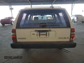 1986 Volvo 740 with VIN YV1FX8855G1054655, listed as a Copart auction lot 85474964 with 613,550 mi miles and Clean Title. Bid and sale history available at carsss.com. Image 6.