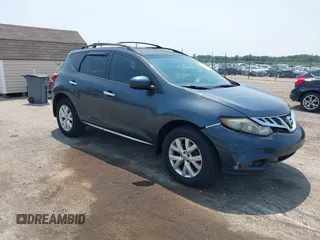 2014 Nissan Murano SV z VIN JN8AZ1MU3EW409762, wystawiony jako IAAI lot #42471439 z przebiegiem 156 614 mil mil oraz . Historia ofert i sprzedaży dostępna na DreamBid. Obrazek 1.