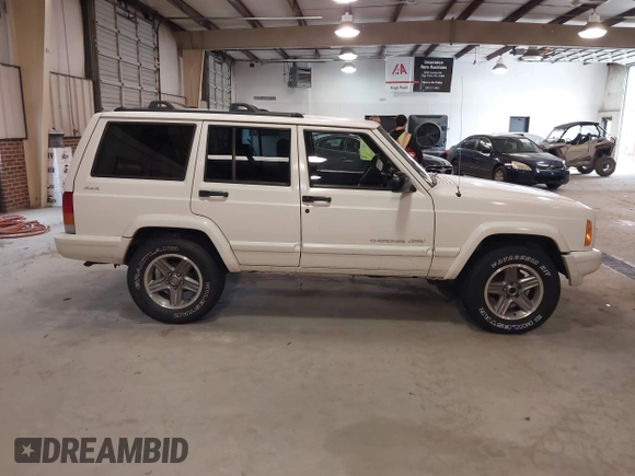 2000 Jeep Cherokee Classic with VIN 1J4FF58S8YL171529, listed as a IAAI auction lot 41748458 with Not provided miles and . Bid and sale history available at DreamBid. Image 13.