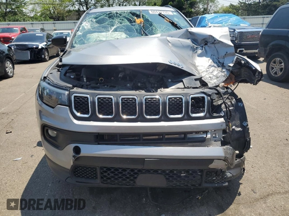 2024 Jeep Compass Latitude z VIN 3C4NJDBN0RT596696, wystawiony jako Copart lot #60412135 z przebiegiem Nie podano mil oraz Czysty tytuł • Clean title. Historia ofert i sprzedaży dostępna na DreamBid. Obrazek 5.
