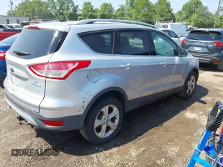 2013 Ford Escape SE z VIN 1FMCU0GX4DUA52665, wystawiony jako IAAI lot #42815684 z przebiegiem 248 336 mil mil oraz . Historia ofert i sprzedaży dostępna na DreamBid. Obrazek 4.