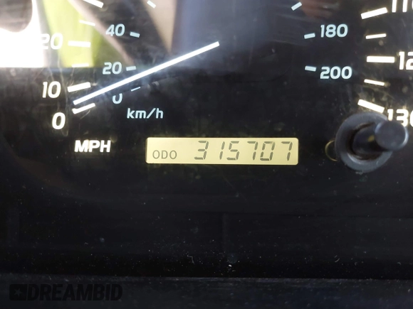 2000 Lexus LX 470 with VIN JT6HT00W5Y0080249, listed as a IAAI auction lot 41726247 with 315,707 mi miles and . Bid and sale history available at carsss.com. Image 7.