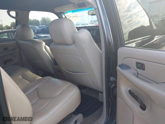 2005 Chevrolet Avalanche LS with VIN 3GNEC12Z95G116080, listed as a IAAI auction lot 42041702 with 190,358 mi miles. Bid and sale history available at carsss.com. Image 8.