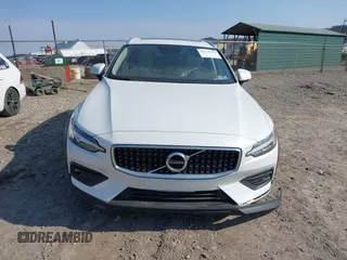 2021 Volvo V60 Cross Country with VIN YV4102WK2M1067849, listed as a IAAI auction lot 41779230 with 42,490 mi miles. Bid and sale history available at carsss.com. Image 12.
