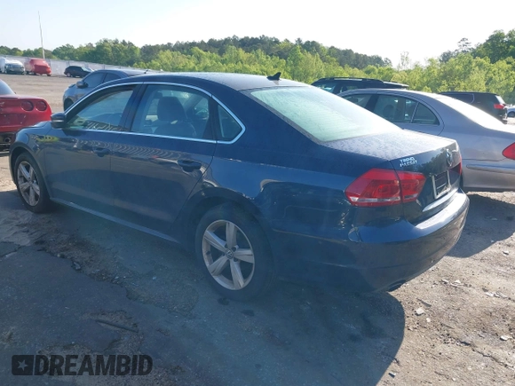 2013 Volkswagen Passat SE z VIN 1VWBP7A36DC130257, wystawiony jako IAAI lot #41987145 z przebiegiem 148 881 mil mil oraz . Historia ofert i sprzedaży dostępna na DreamBid. Obrazek 3.