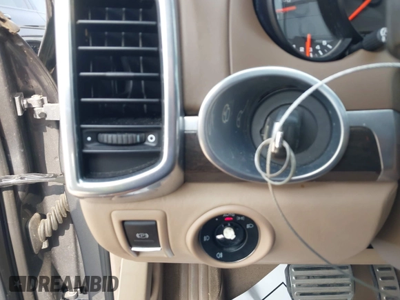 2012 Porsche Cayenne Turbo с VIN WP1AC2A29CLA80486, выставлен на аукционе IAAI как лот 42324263 с пробегом 106 588 миль миль и . История ставок и продаж доступна на DreamBid. Изображение 11.