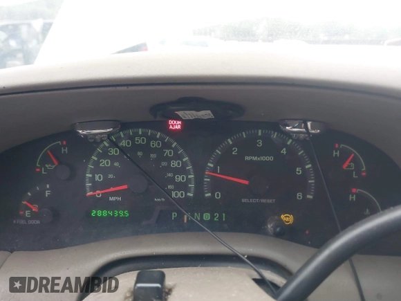 2000 Ford Expedition XLT with VIN 1FMEU1767YLB19633, listed as a IAAI auction lot 41594877 with 288,439 mi miles and . Bid and sale history available at DreamBid. Image 7.