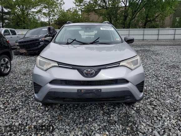 2017 Toyota RAV4 LE z VIN 2T3BFREVXHW547834, wystawiony jako Copart lot #57886525 z przebiegiem 97 586 mil mil oraz Szkoda całkowita • Salvage title. Historia ofert i sprzedaży dostępna na DreamBid. Obrazek 5.