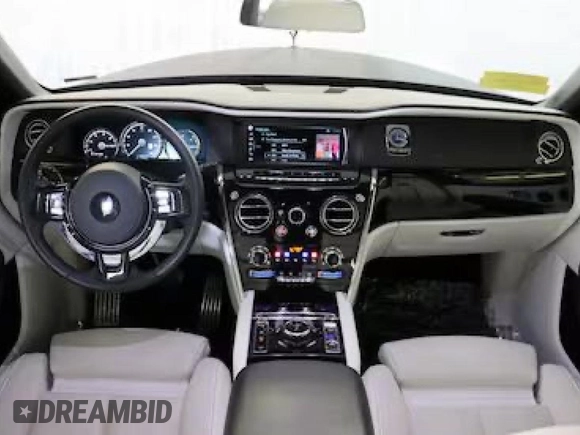 2020 Rolls-Royce Cullinan z VIN SLATV4C0XLU201XXX, wystawiony jako Copart lot #58541115 z przebiegiem 48 797 mil mil oraz Tytuł czysty. Historia ofert i sprzedaży dostępna na DreamBid. Obrazek 9.