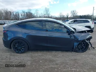 2024 Tesla Model Y Long Range z VIN 7SAYGDEE5RA317748, wystawiony jako IAAI lot #41468404 z przebiegiem 3 476 mil mil oraz . Historia ofert i sprzedaży dostępna na DreamBid. Obrazek 13.