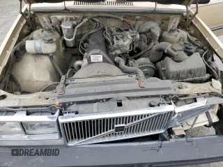 1987 Volvo 740 z VIN YV1FX8843H2178121, wystawiony jako Copart lot #55678015 z przebiegiem 105 881 mil mil oraz Tytuł czysty. Historia ofert i sprzedaży dostępna na DreamBid. Obrazek 11.