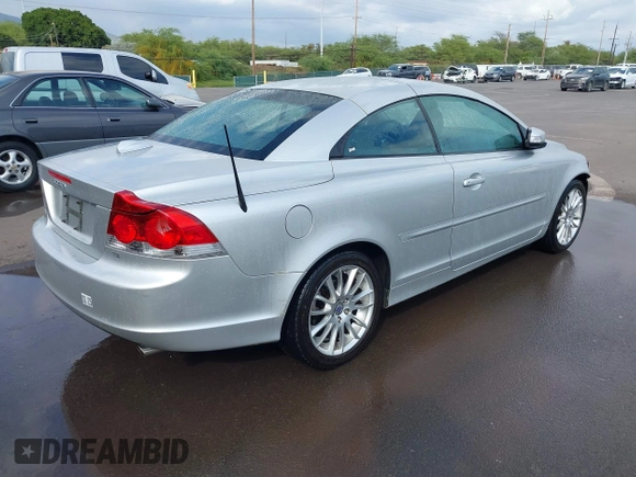 2008 Volvo C70 z VIN YV1MC67288J056674, wystawiony jako IAAI lot #41493211 z przebiegiem 18 158 mil mil oraz . Historia ofert i sprzedaży dostępna na DreamBid. Obrazek 4.