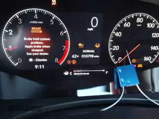 2024 Honda Civic Si z VIN 2HGFE1E5XRH474666, wystawiony jako IAAI lot #41505862 z przebiegiem 10 798 mil mil oraz . Historia ofert i sprzedaży dostępna na DreamBid. Obrazek 7.