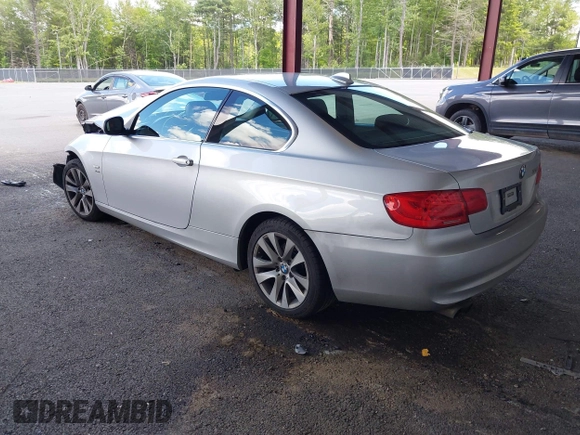 2013 BMW 3 Series 328i xDrive с VIN WBAKF3C52DJ385669, выставлен на аукционе IAAI как лот 42378813 с пробегом 113 897 миль миль и . История ставок и продаж доступна на DreamBid. Изображение 3.