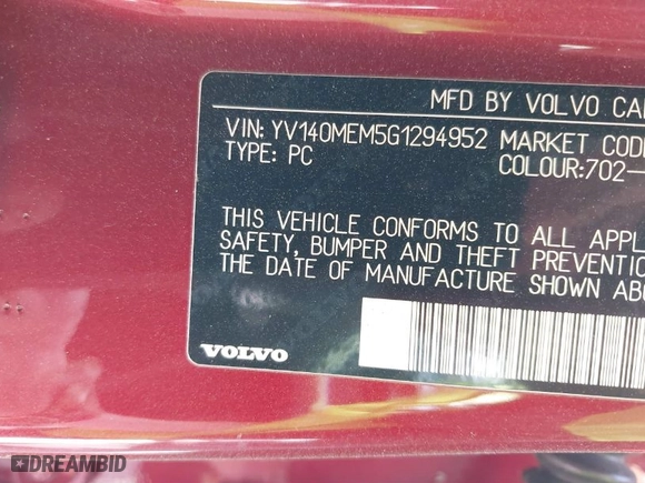 2016 Volvo V60 T5 Drive-E Platinum with VIN YV140MEM5G1294952, listed as a IAAI auction lot 40197364 with 107,641 mi miles. Bid and sale history available at carsss.com. Image 9.