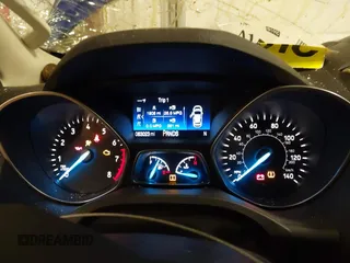 2017 Ford Escape SE z VIN 1FMCU9GD2HUB99955, wystawiony jako IAAI lot #41572200 z przebiegiem 63 023 mil mil oraz . Historia ofert i sprzedaży dostępna na DreamBid. Obrazek 7.