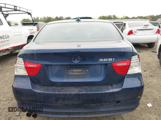 2011 BMW 3 Series 328i with VIN WBAPH7C53BE130946, listed as a IAAI auction lot 41911561 with 111,957 mi miles. Bid and sale history available at carsss.com. Image 17.