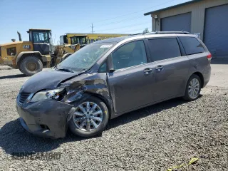 2011 Toyota Sienna XLE z VIN 5TDDK3DC2BS012927, wystawiony jako Copart lot #54073135 z przebiegiem 307 546 mil mil oraz Szkody całkowita. Historia ofert i sprzedaży dostępna na DreamBid. Obrazek 1.