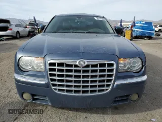 2007 Chrysler 300 C z VIN 2C3KA63H57H790772, wystawiony jako Copart lot #50150225 z przebiegiem 187 800 mil mil oraz Szkoda całkowita • Salvage title. Historia ofert i sprzedaży dostępna na DreamBid. Obrazek 5.