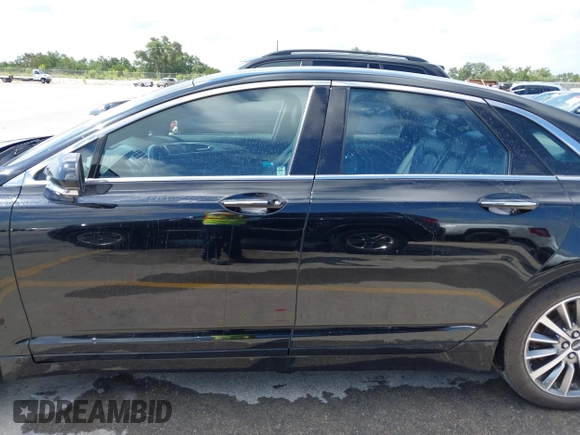 2017 Lincoln MKZ Premiere z VIN 3LN6L5A92HR628287, wystawiony jako IAAI lot #42474344 z przebiegiem 70 010 mil mil oraz . Historia ofert i sprzedaży dostępna na DreamBid. Obrazek 14.