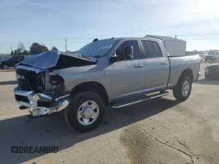 2022 Ram 2500 Big Horn z VIN 3C6UR5DL2NG297114, wystawiony jako Copart lot #46321405 z przebiegiem 54 678 mil mil oraz Szkoda całkowita • Salvage title. Historia ofert i sprzedaży dostępna na DreamBid. Obrazek 1.
