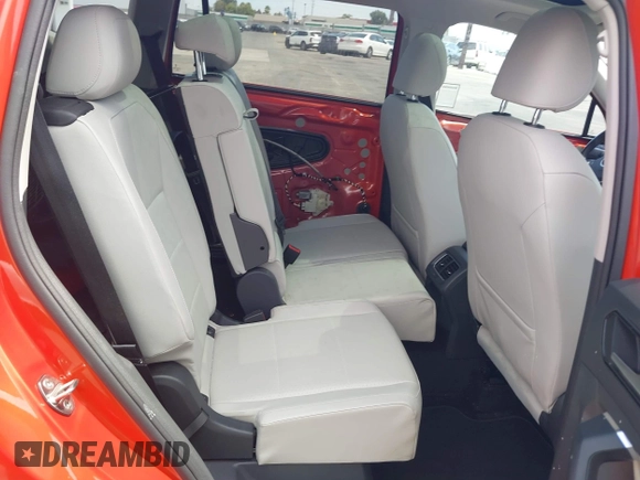 2018 Volkswagen Tiguan SEL with VIN 3VV3B7AX5JM007960, listed as a IAAI auction lot 42790694 with 39,854 mi miles and . Bid and sale history available at DreamBid. Image 8.
