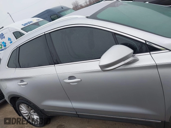 2019 Lincoln MKC Standard with VIN 5LMCJ1D91KUL27746, listed as a IAAI auction lot 41552362 with 94,659 mi miles. Bid and sale history available at carsss.com. Image 14.
