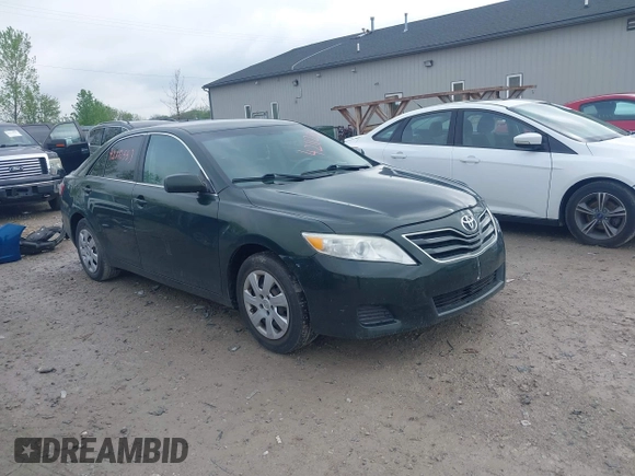 2011 Toyota Camry LE z VIN 4T1BF3EK3BU703487, wystawiony jako IAAI lot #42112553 z przebiegiem 133 063 mil mil oraz . Historia ofert i sprzedaży dostępna na DreamBid. Obrazek 1.
