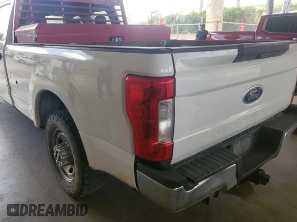 2017 Ford F-350 XL z VIN 1FT7W3AT7HED28246, wystawiony jako IAAI lot #42672583 z przebiegiem 133 085 mil mil oraz . Historia ofert i sprzedaży dostępna na DreamBid. Obrazek 14.