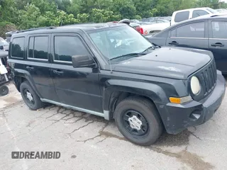 2010 Jeep Patriot Sport z VIN 1J4NT2GB1AD529283, wystawiony jako IAAI lot #42306792 z przebiegiem 195 840 mil mil oraz . Historia ofert i sprzedaży dostępna na DreamBid. Obrazek 1.