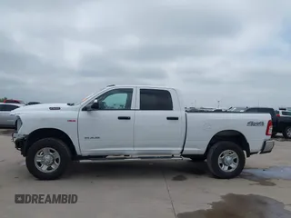 2019 Ram 2500 Tradesman with VIN 3C6UR5CJ3KG512575, listed as a IAAI auction lot 42354322 with 61,965 mi miles and . Bid and sale history available at DreamBid. Image 15.
