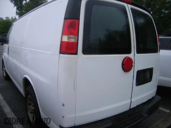 2014 Chevrolet Express Cargo z VIN 1GCSGAFX8E1168310, wystawiony jako IAAI lot #42567251 z przebiegiem 247 112 mil mil oraz . Historia ofert i sprzedaży dostępna na DreamBid. Obrazek 9.