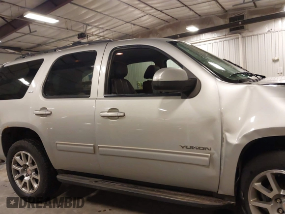 2013 GMC Yukon SLT with VIN 1GKS2CE06DR323343, listed as a IAAI auction lot 41643959 with 246,658 mi miles. Bid and sale history available at carsss.com. Image 14.