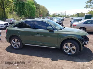 2024 Audi Q5 Sportback S line Premium Plus z VIN WA15AAFY2R2049587, wystawiony jako IAAI lot #42188180 z przebiegiem 11 987 mil mil oraz . Historia ofert i sprzedaży dostępna na DreamBid. Obrazek 13.
