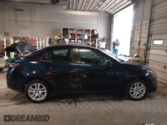 2016 Scion iA z VIN 3MYDLBZV5GY146138, wystawiony jako IAAI lot #42303472 z przebiegiem 29 289 mil mil oraz . Historia ofert i sprzedaży dostępna na DreamBid. Obrazek 13.