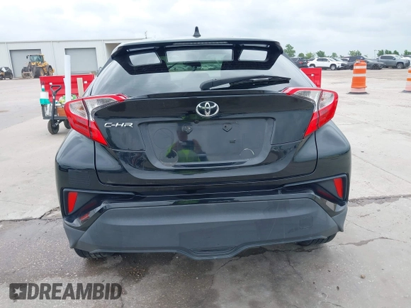 2020 Toyota C-HR LE z VIN JTNKHMBX1L1074377, wystawiony jako IAAI lot #42135672 z przebiegiem 88 846 mil mil oraz . Historia ofert i sprzedaży dostępna na DreamBid. Obrazek 16.