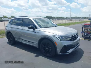 2022 Volkswagen Tiguan SE R-Line Black с VIN 3VVCB7AX5NM063130, выставлен на аукционе IAAI как лот 42333700 с пробегом 36 116 миль миль и . История ставок и продаж доступна на DreamBid. Изображение 1.