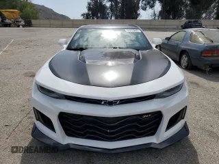 2023 Chevrolet Camaro ZL1 z VIN 1G1FK1R60P0105089, wystawiony jako Copart lot #51272845 z przebiegiem 22 478 mil mil oraz Szkody całkowita. Historia ofert i sprzedaży dostępna na DreamBid. Obrazek 5.