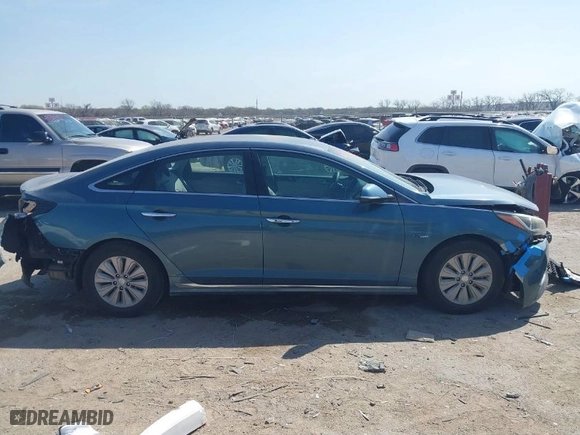 2016 Hyundai Sonata Hybrid SE with VIN KMHE24L1XGA040520, listed as a IAAI auction lot 41870666 with 55,186 mi miles. Bid and sale history available at carsss.com. Image 13.