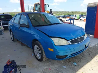 2007 Ford Focus S z VIN 1FAHP34N07W209080, wystawiony jako IAAI lot #42395111 z przebiegiem 68 065 mil mil oraz . Historia ofert i sprzedaży dostępna na DreamBid. Obrazek 1.
