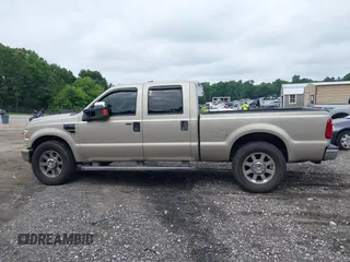 2010 Ford F-250 XL z VIN 1FTSW2AR4AEB11767, wystawiony jako IAAI lot #42490922 z przebiegiem 258 343 mil mil oraz . Historia ofert i sprzedaży dostępna na DreamBid. Obrazek 14.