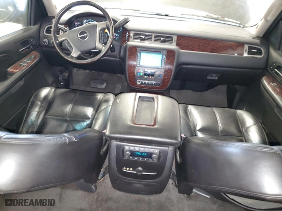 2008 GMC Yukon Denali with VIN 1GKFK63868J131422, listed as a Copart auction lot 77600024 with 177,198 mi miles and Salvage Title. Bid and sale history available at carsss.com. Image 8.