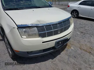 2008 Lincoln MKX with VIN 2LMDU68CX8BJ40624, listed as a IAAI auction lot 42124304 with 210,983 mi miles. Bid and sale history available at carsss.com. Image 6.