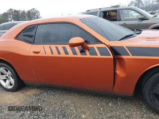 2011 Dodge Challenger z VIN 2B3CJ4DG5BH605530, wystawiony jako IAAI lot #41437632 z przebiegiem 139 992 mil mil oraz . Historia ofert i sprzedaży dostępna na DreamBid. Obrazek 13.