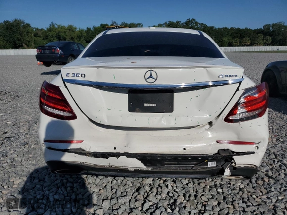 2017 Mercedes-Benz E 300 Luxury z VIN WDDZF4KB2HA054441, wystawiony jako Copart lot #56946975 z przebiegiem 154 968 mil mil oraz Nie do naprawy • Non repairable. Historia ofert i sprzedaży dostępna na DreamBid. Obrazek 6.