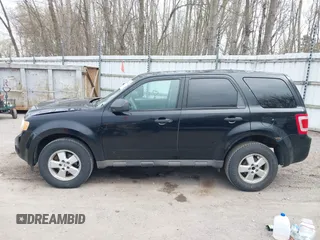 2009 Ford Escape XLS z VIN 1FMCU02759KA61417, wystawiony jako IAAI lot #42102452 z przebiegiem 207 262 mil mil oraz . Historia ofert i sprzedaży dostępna na DreamBid. Obrazek 14.