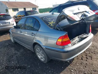 2005 BMW 3 Series 325xi with VIN WBAEU33495PR16004, listed as a IAAI auction lot 41927931 with 999,999 mi miles. Bid and sale history available at carsss.com. Image 3.