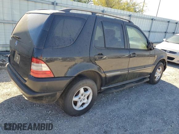 1999 Mercedes-Benz M 320/430/500 z VIN 4JGAB54EXXA123757, wystawiony jako Copart lot #81432384 z przebiegiem 135 174 mil mil oraz Czysty tytuł • Clean title. Historia ofert i sprzedaży dostępna na DreamBid. Obrazek 3.