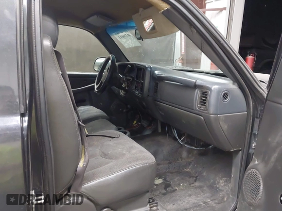 2004 Chevrolet Silverado 1500 Work Truck with VIN 1GCEC14X24Z263232, listed as a IAAI auction lot 41720611 with 272,921 mi miles. Bid and sale history available at carsss.com. Image 5.